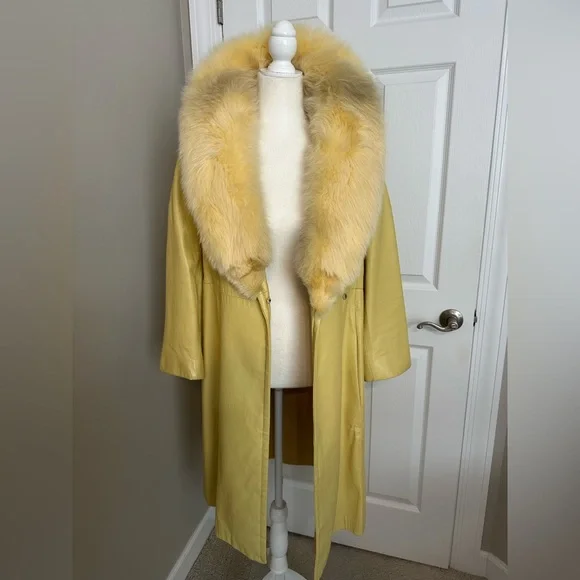 Vintage Yellow Leather Coat with Fur Collar - Picture 5 of 16
